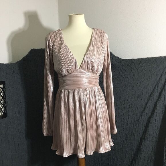 Lulu’s Plisse and Thank You Blush Backless Romper Size Small - Picture 4 of 15